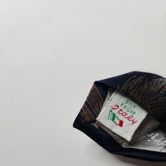 VTG Couture by x'Andrini 18 karat Gold pattern Handmade Italian Silk Men's Tie - Picture 4 of 6